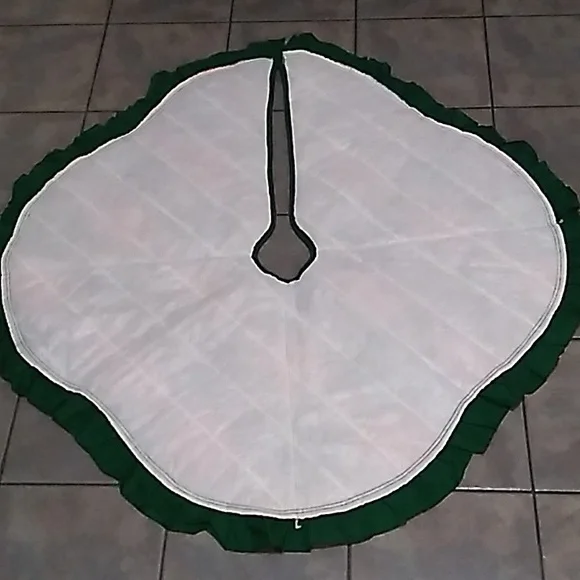 Plaid tree skirt - Picture 4 of 4